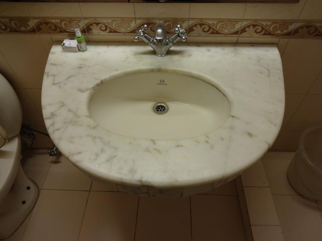 Alka Premiere Hotel New Delhi Phòng bức ảnh